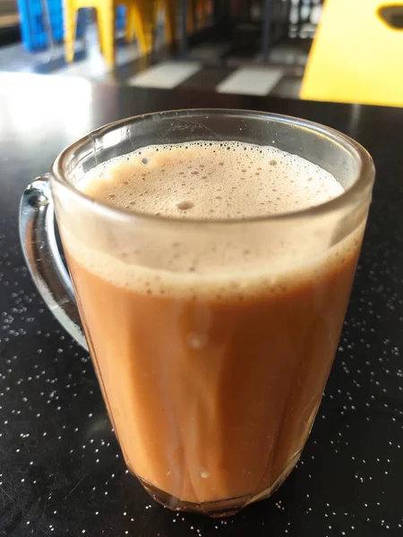 Das Malaysische Getränk Heißt Teh Tarik Teegetränke Mit Cremiger Weißer — Stockfoto