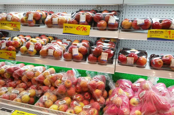 Seremban Malaysia Październik 2017 Świeże Owoce Jabłka Plastikowym Opakowaniu Sprzedaż — Zdjęcie stockowe