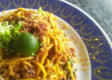 SELANGOR, MALAYSIA 15 HAZİRAN 2017: Malezya usulü kızarmış şehriye veya yerel dilde 