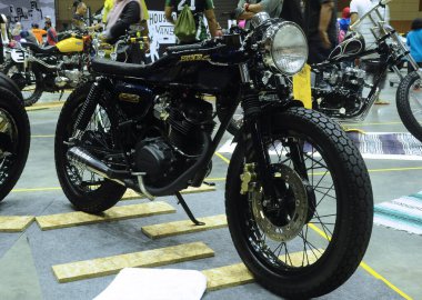 KUALA LUMPUR, MALAYSIA - 22 Şubat 2017: Retro ve modifiye edilmiş motosiklet sahibi tarafından Kuala Lumpur, Malezya 'da toplandı. Motosiklet eski haline döndü..    