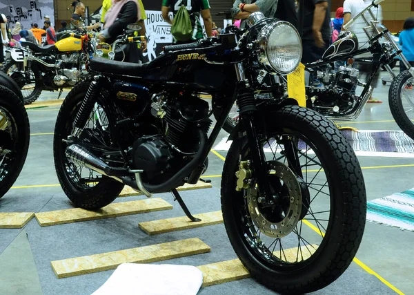 Kuala Lumpur Malaysia 2017年2月22日 マレーシアのクアラルンプールでオーナーが集めたレトロで改造されたバイク 元の状態に復元されたオートバイ — ストック写真