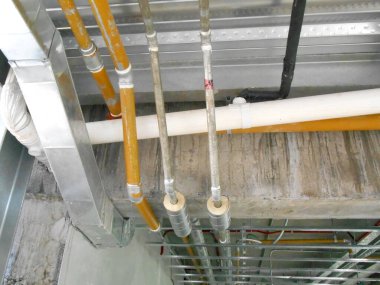 SEREMBAN, MALAYSIA - 21 HAZİRAN 2016: İnşaat alanındaki hava durumu buğulama borusu. 