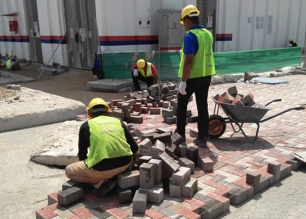 Malacca Malaysia Mac 2017 Строители Устанавливают Устанавливают Дорожный Бетонный Тротуар — стоковое фото