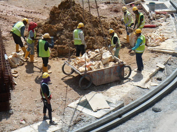 Malacca Malasia Febrero 2017 Trabajadores Construcción Que Trabajan Obra Durante — Foto de Stock