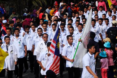 KUALA LUMPUR, MALAYSIA - 31 AĞUSTOS 2019: Malezyalı doktorlar Malezya 'nın Bağımsızlık Günü kutlamaları sırasında yürüyüş ve yürüyüş yapıyorlar.