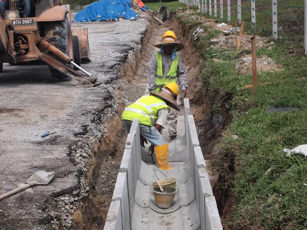 Selangor Malaysia December 2016 Építőipari Munkások Akik Építkezésen Előzetes Betonelvezetést — Stock Fotó