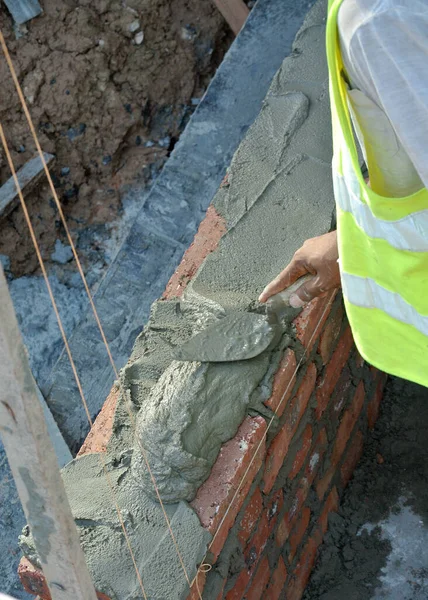 Johor Malaysia December 2016 Bricklayer Lay Clay Bricks Form Building — Stock Photo, Image