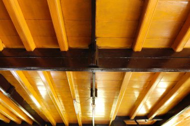 SUMATERA, INDONESIA -10 Haziran 2014: Tanah Datar, Sumatera Barat, Endonezya 'da Surau Nagari Lubuk Bauk' un İçişleri. Müslümanların dini aktiviteler yaptığı bir yerdi..