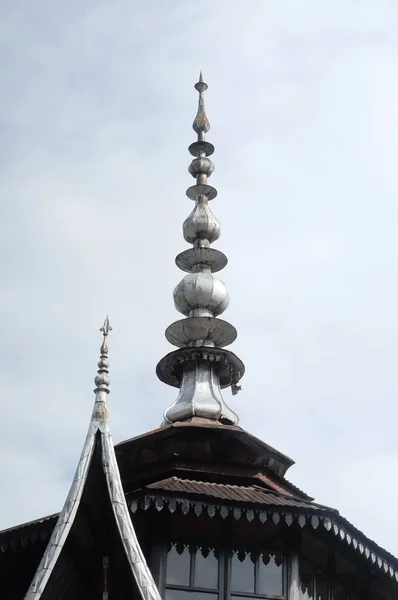 Sumatera Indonésia Junho 2014 Detalhes Tradicionais Coloridos Escultura Madeira Surau — Fotografia de Stock