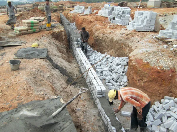 Johor Malaysia 2016年12月5日 レンガ層がレンガを敷設し 建設現場に壁を形成 — ストック写真