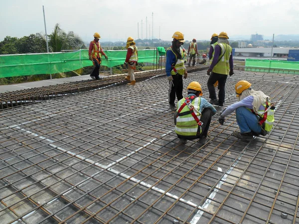 Malacca Malasia Septiembre 2016 Trabajadores Construcción Fabrican Barra Refuerzo Losa —  Fotos de Stock