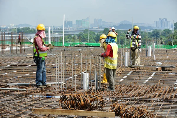 Kuala Lumpur Malaysia Janeiro 2017 Trabalhadores Construção Civil Que Fabricam — Fotografia de Stock