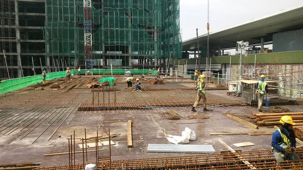 Kuala Lumpur Malaysia Janeiro 2017 Trabalhadores Construção Civil Que Fabricam — Fotografia de Stock