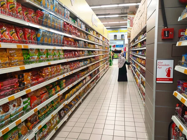 Seremban Malaysia March 2021 하이퍼마켓의 식료품들 매표소와 지급품에 진열되어 활자와 — 스톡 사진