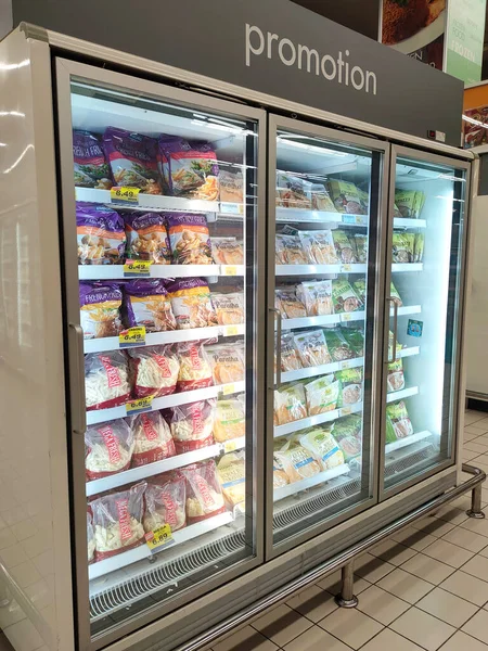 Kuala Lumpur Malaysia March 2020 Alimentos Congelados São Exibidos Rack — Fotografia de Stock