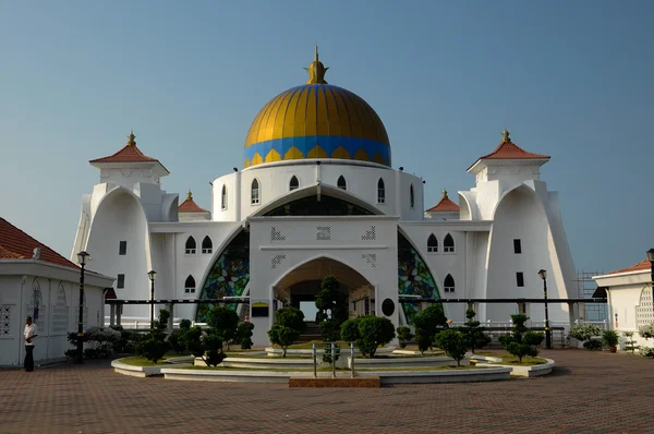 Malacca-szorosba Mosque (Masjid Selat Melaka) Malacca-ban — Stock Fotó