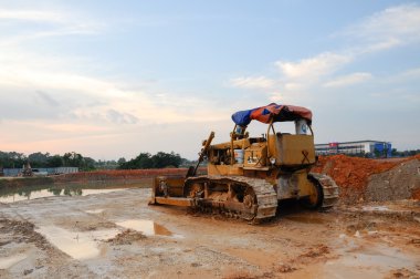 İnşaat alanında buldozer