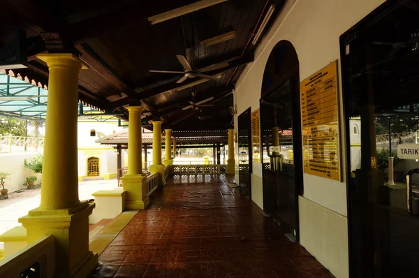 Corridor of Kampung Duyong Mosque a.k.a Masjid Laksamana Melaka in Malacca — Stock Photo, Image