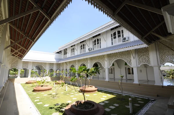 Nádvoří Sultan Ismail mešity v Chendering, Terengganu — Stock fotografie