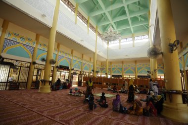 Mescidi Jubli Perak Sultan Ismail Petra aka Mescidi Beijing iç