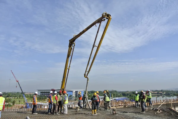 Fil vinç veya beton pompa vinç — Stok fotoğraf