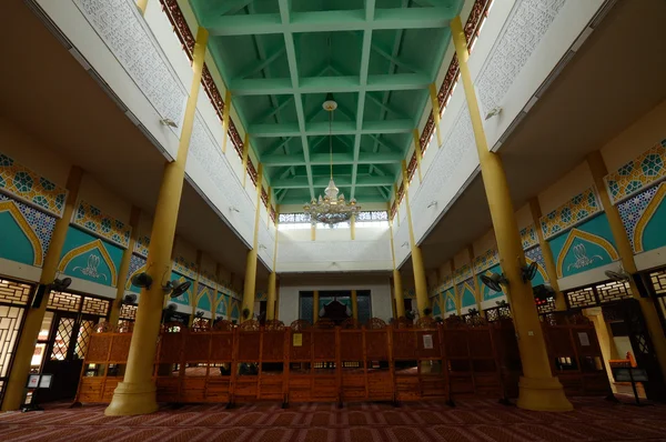 Interior de Masjid Jubli Perak Sultan Ismail Petra também conhecido por Masjid Pequim — Fotografia de Stock