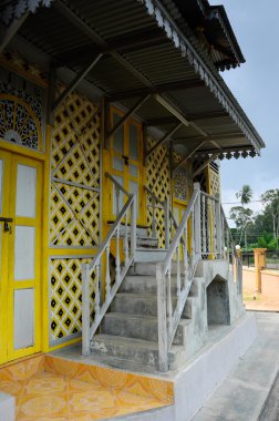 Mescidi Ihsaniah Iskandariah Kuala Kangsar, dış merdiven