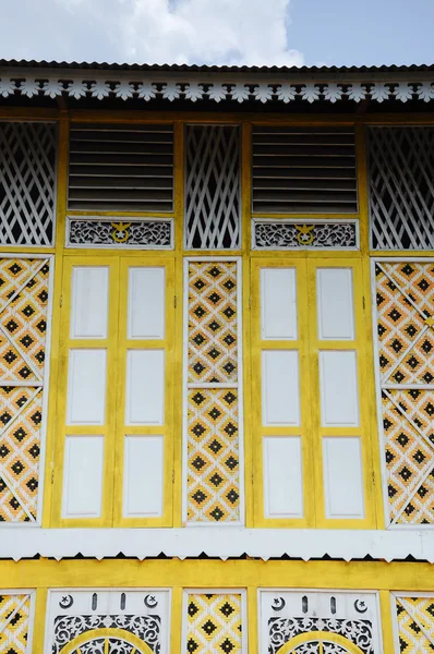 Traditional window of Masjid Ihsaniah Iskandariah at Kuala Kangsar — Stock Photo, Image