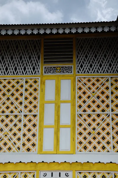 Traditional window of Masjid Ihsaniah Iskandariah at Kuala Kangsar — Stock Photo, Image