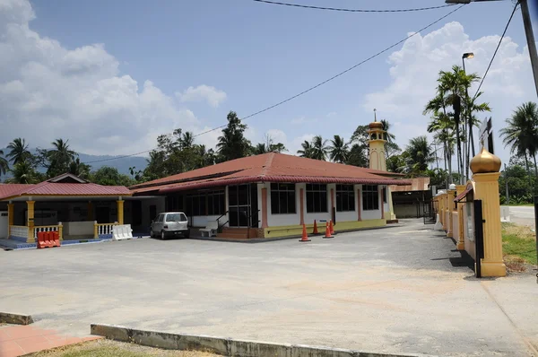 Masjid Al-Wahidiah di samping Masjid Ihsaniah Iskandariah di Kuala Kangsar — Stok Foto