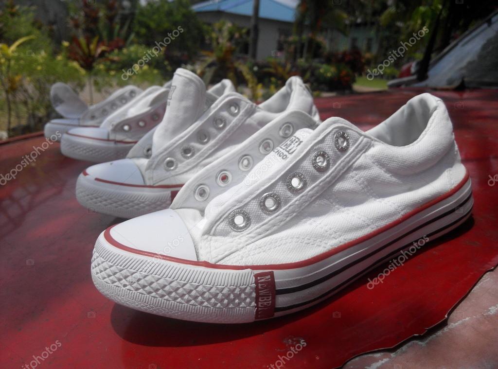 childrens white canvas shoes