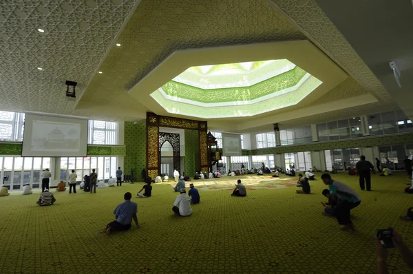 Εσωτερικό του Raja Haji Fi Sabilillah Τζαμί a.k.a Cyberjaya Τζαμί σε Cyberjaya, Μαλαισία — Φωτογραφία Αρχείου
