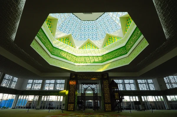 Interno della moschea Raja Haji Fi Sabilillah a.k.a Cyberjaya Mosque in Cyberjaya, Malesia — Foto Stock