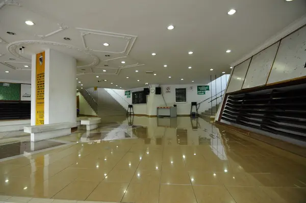 Main lobby of Negeri Sembilan State Mosque at Negeri Sembilan, Malaysia — Stock Photo, Image