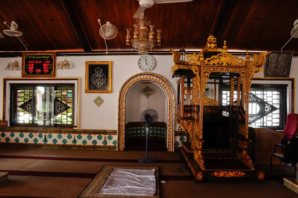 Wnętrze meczetu Tranquerah lub Tengkera Masjid w Malakka, Malezja — Zdjęcie stockowe