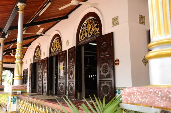 Folyosó-Tranquerah mecset vagy a Masjid Tengkera Malacca, Malajzia — Stock Fotó