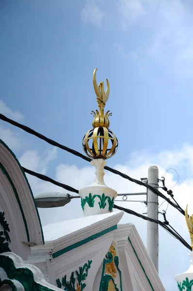 Vstupní oblouk Tranquerah mešita nebo Masjid Tengkera v Malacca, Malajsie — Stock fotografie