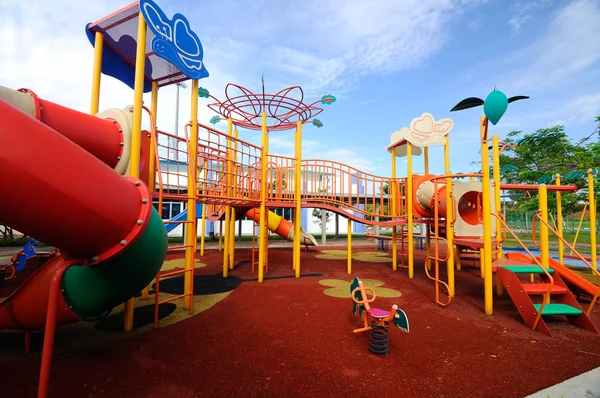 マレーシアのスランゴール州子供用屋外プレイ グラウンド ロイヤリティフリーのストック写真