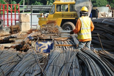 Avlu bükme çelik çalışma inşaat işçileri