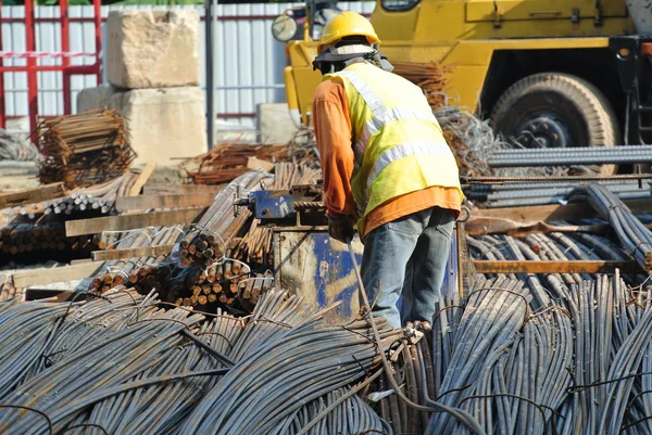 Avlu bükme çelik çalışma inşaat işçileri