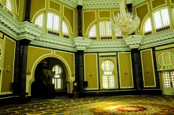 Interior of Ubudiah Mosque at Kuala Kangsar, Perak, Malaysia — Stock Photo, Image