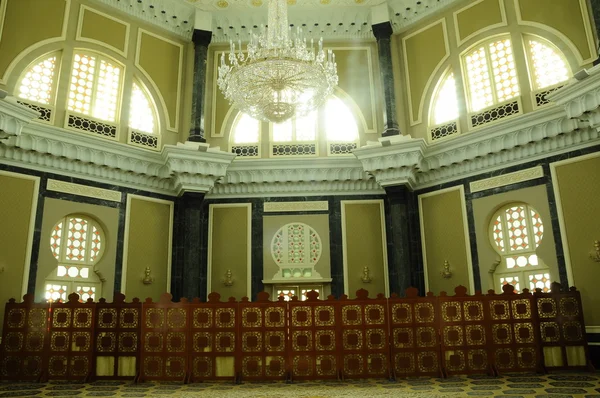 Interno della Moschea di Ubudiah a Kuala Kangsar, Perak, Malesia — Foto Stock