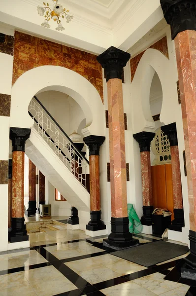 Pilares de Mesquita Ubudiah em Kuala Kangsar, Perak, Malásia — Fotografia de Stock