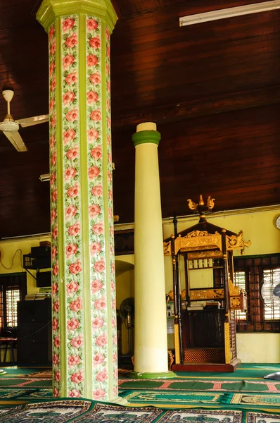 Interior da Mesquita Air Barok em Jasin Malacca, Malásia — Fotografia de Stock