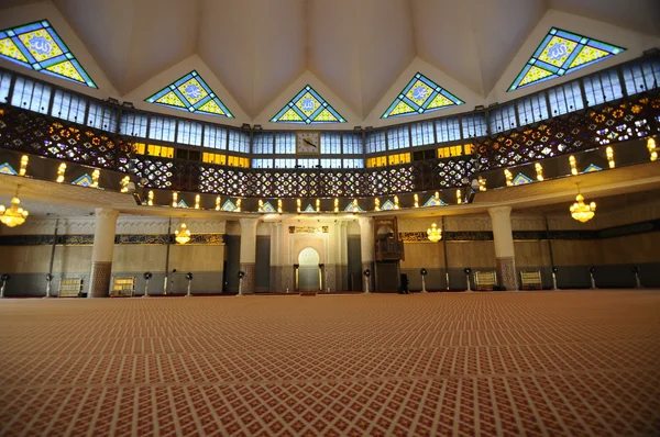 말레이시아의 국립 모스크 일명 성원 Negara의 인테리어 — 스톡 사진
