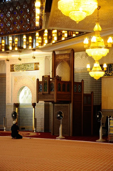 Mimbar és a Masjid Negara Malajzia nemzeti mecset aka mihráb — Stock Fotó