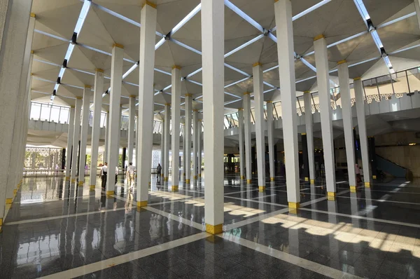 Interior of The National Mosque of Malaysia a.k.a Masjid Negara — Stock Photo, Image