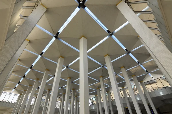 Interior de la Mezquita Nacional de Malasia alias Masjid Negara — Foto de Stock