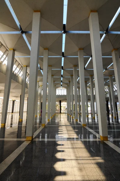 Interior de la Mezquita Nacional de Malasia alias Masjid Negara — Foto de Stock