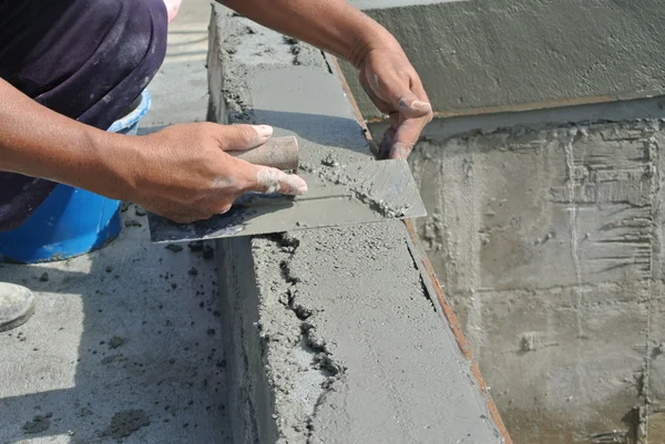 Pebble washworks by construction workers — Stock Photo, Image